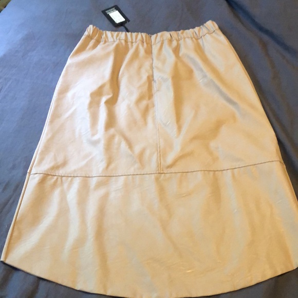 NWT Pale Pink Faux Leather Skirt Made in Italy Size Large - Picture 2 of 3